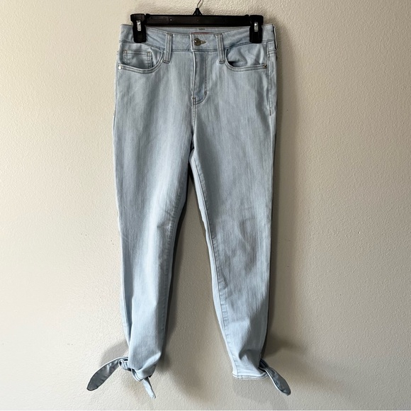 GUESS- Light Blue Women's Jeans with ties at bottom hem Size 26 - Picture 1 of 6